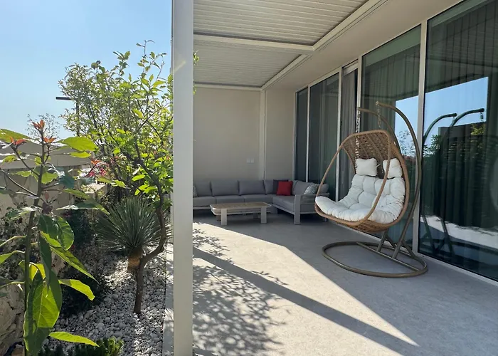 Privat Pool Gem 82, Coast Villa *