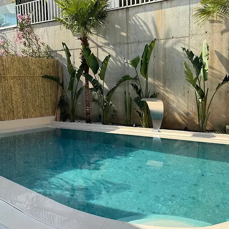 Privat Pool Gem 82, Coast