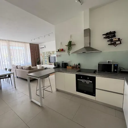 Privat Pool Gem 82, Coast *