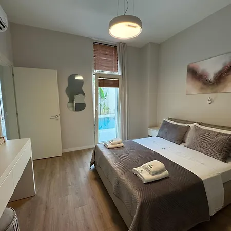 Privat Pool Gem 82, Coast