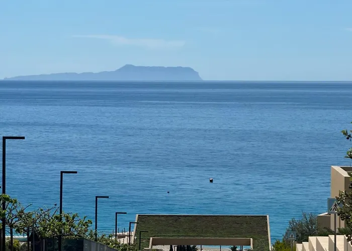 Privat Pool Gem 82, Coast Вилла Дхерми