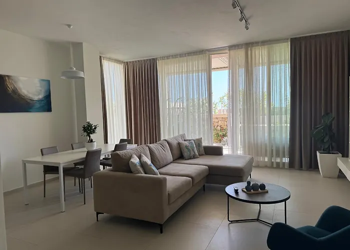Privat Pool Gem 82, Coast