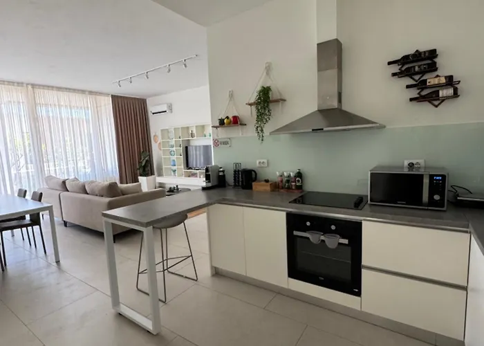 Privat Pool Gem 82, Coast *